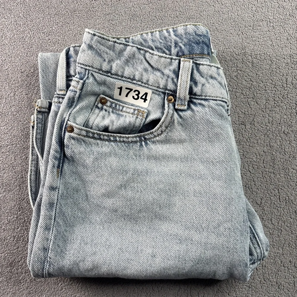 H & M Straight Leg Light Blue Denim Jeans Size US 6‎